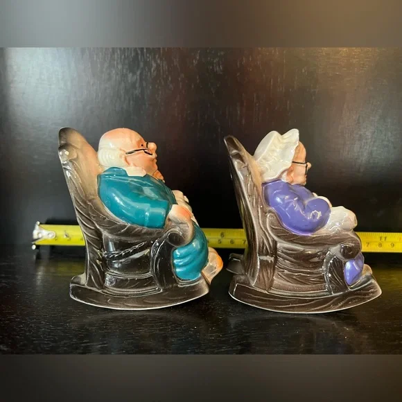 Old Couple Rocking Salt & Pepper Set - Picture 2 of 6